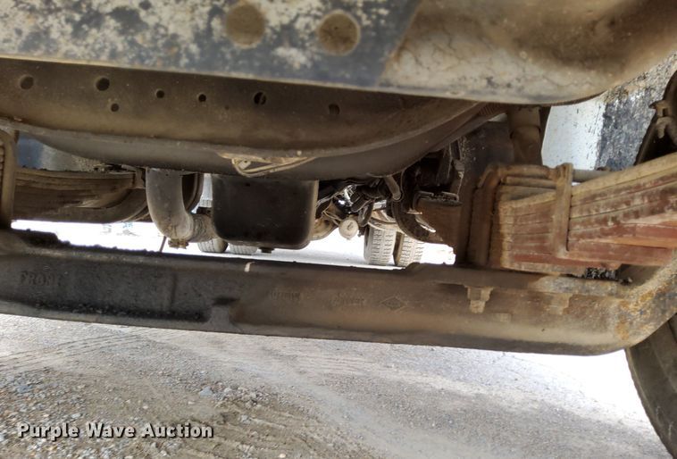 image for item DO4685 2001 International 4700 oil distributor truck