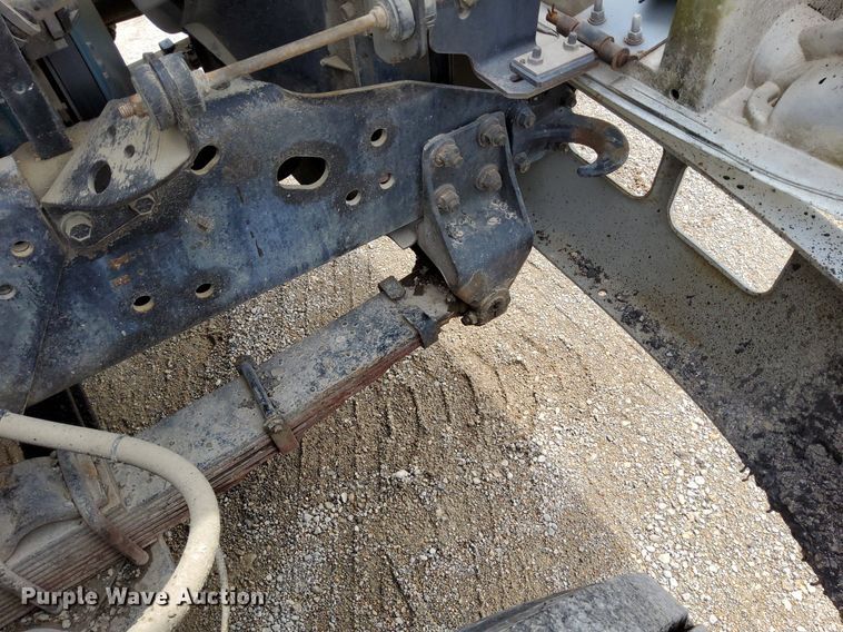 image for item DO4685 2001 International 4700 oil distributor truck