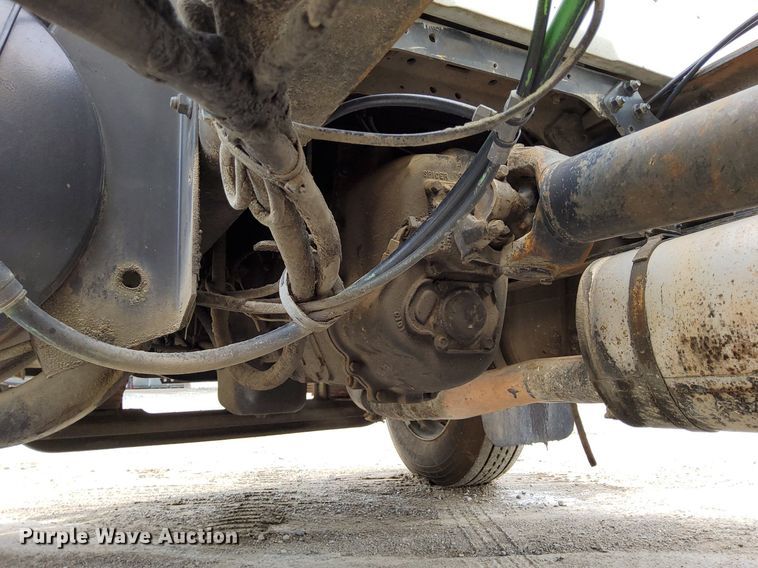 image for item DO4685 2001 International 4700 oil distributor truck