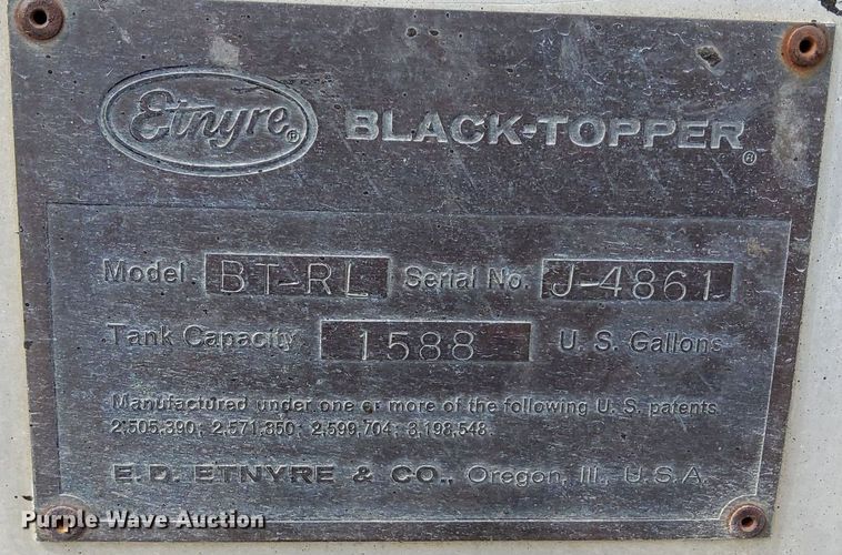 image for item DO4685 2001 International 4700 oil distributor truck