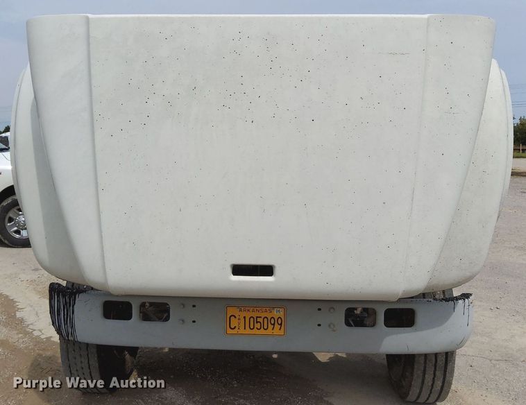 image for item DO4685 2001 International 4700 oil distributor truck