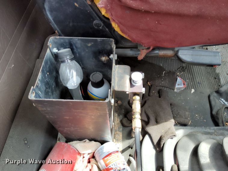 image for item DO4685 2001 International 4700 oil distributor truck