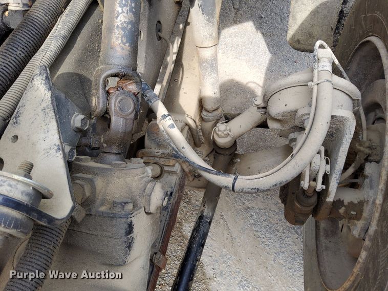 image for item DO4685 2001 International 4700 oil distributor truck