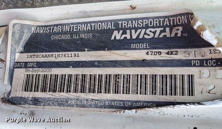 image for item DO4685 2001 International 4700 oil distributor truck