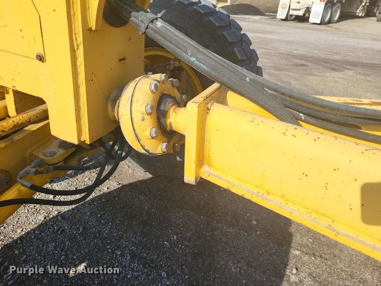 image for item DO4686 1997 John Deere 670CH  motor grader