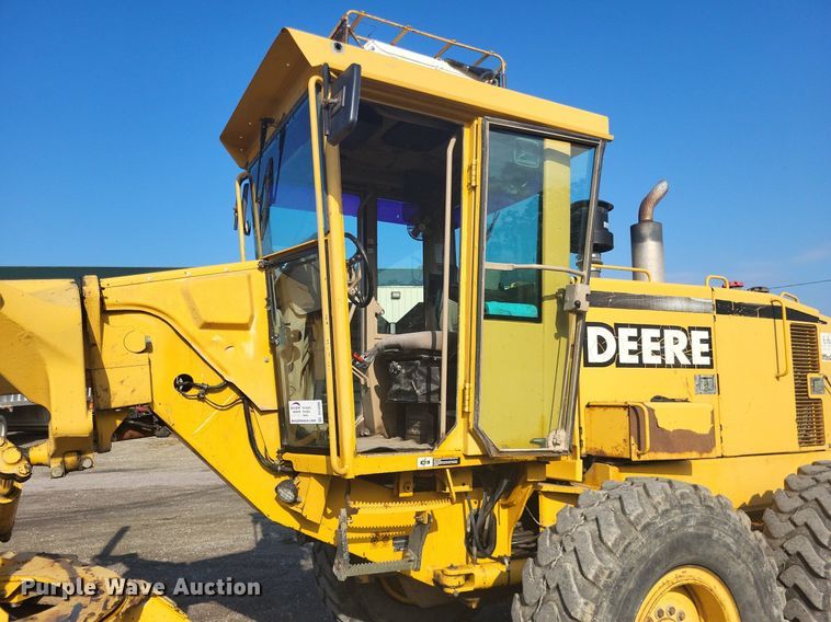 image for item DO4686 1997 John Deere 670CH  motor grader