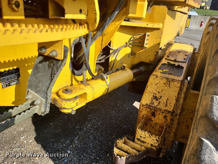 image for item DO4686 1997 John Deere 670CH  motor grader