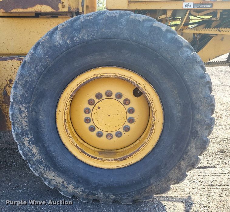 image for item DO4686 1997 John Deere 670CH  motor grader