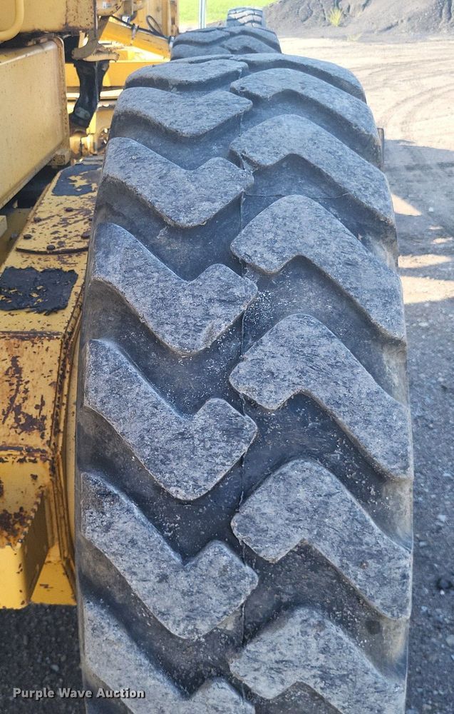 image for item DO4686 1997 John Deere 670CH  motor grader