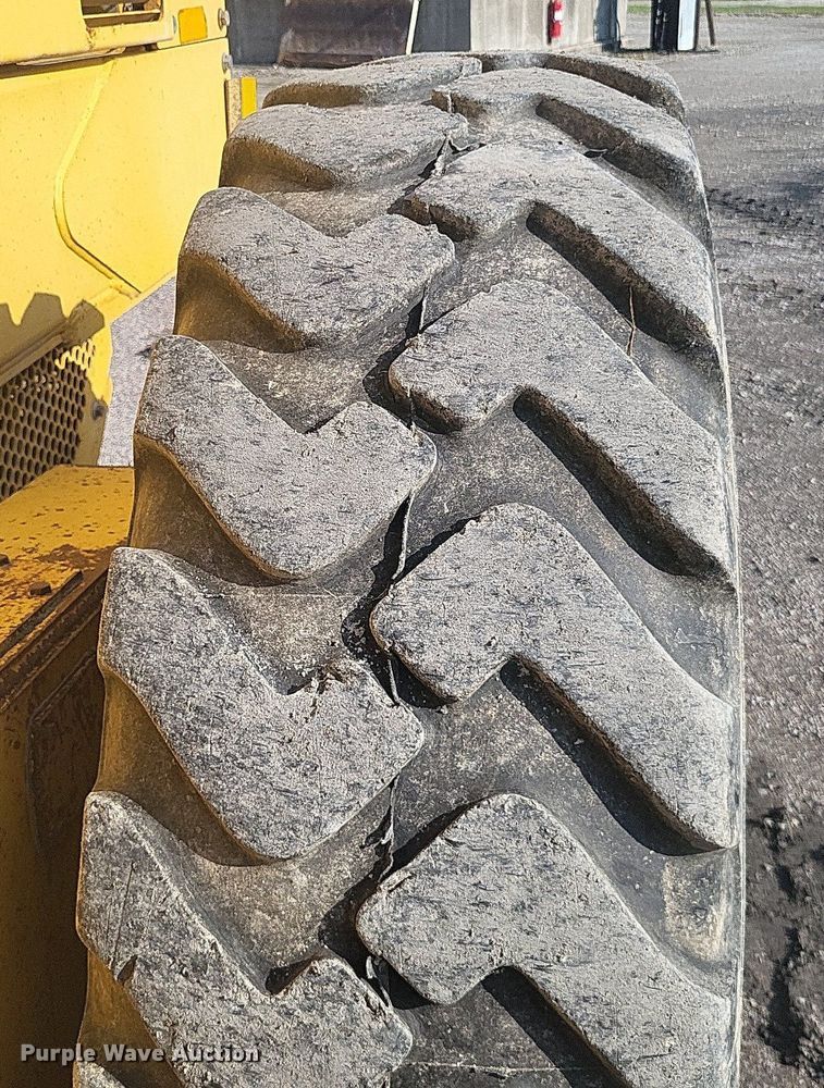 image for item DO4686 1997 John Deere 670CH  motor grader