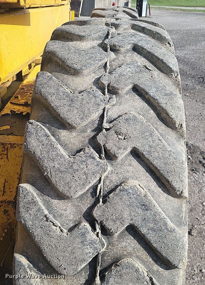 image for item DO4686 1997 John Deere 670CH  motor grader