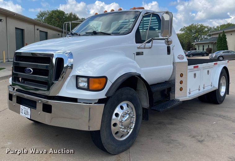 image for item DP0061 2004 Ford F750 Super Duty  flatbed truck