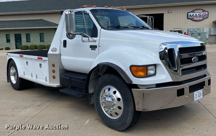 image for item DP0061 2004 Ford F750 Super Duty  flatbed truck