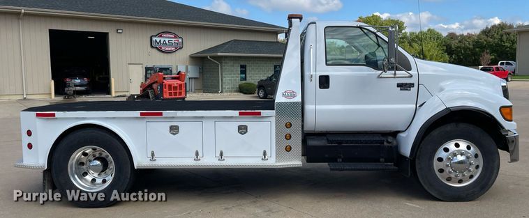 image for item DP0061 2004 Ford F750 Super Duty  flatbed truck