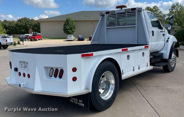 image for item DP0061 2004 Ford F750 Super Duty  flatbed truck
