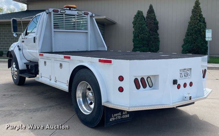 image for item DP0061 2004 Ford F750 Super Duty  flatbed truck