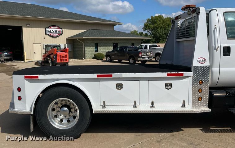 image for item DP0061 2004 Ford F750 Super Duty  flatbed truck