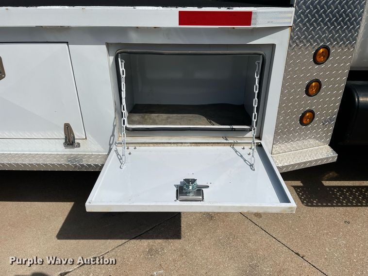 image for item DP0061 2004 Ford F750 Super Duty  flatbed truck