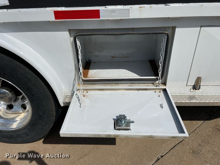 image for item DP0061 2004 Ford F750 Super Duty  flatbed truck