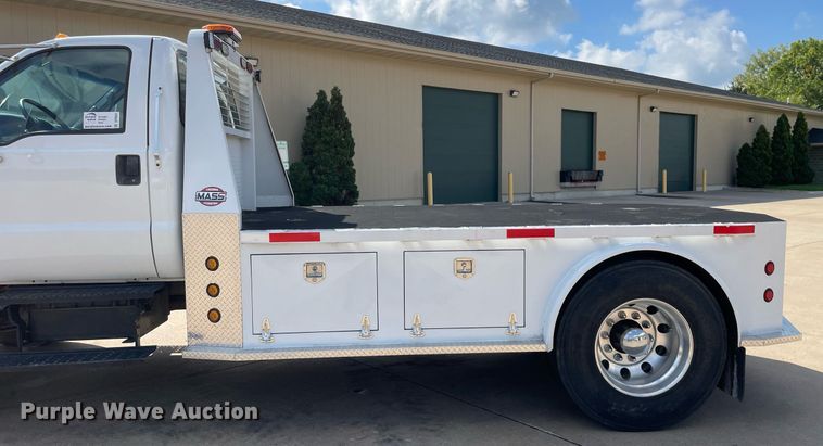 image for item DP0061 2004 Ford F750 Super Duty  flatbed truck