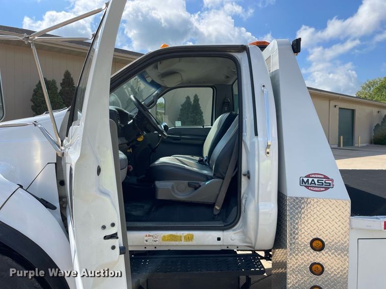 image for item DP0061 2004 Ford F750 Super Duty  flatbed truck