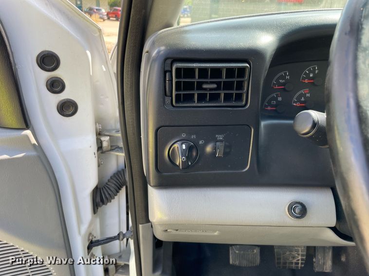 image for item DP0061 2004 Ford F750 Super Duty  flatbed truck