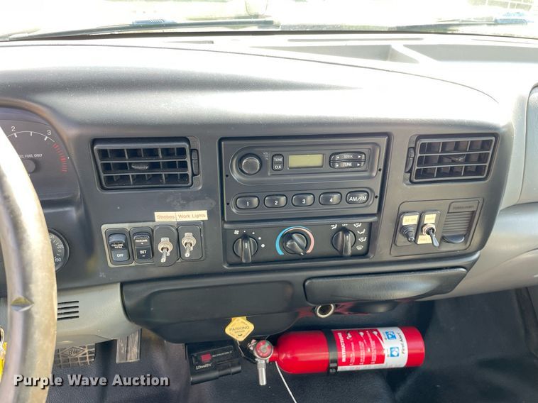 image for item DP0061 2004 Ford F750 Super Duty  flatbed truck