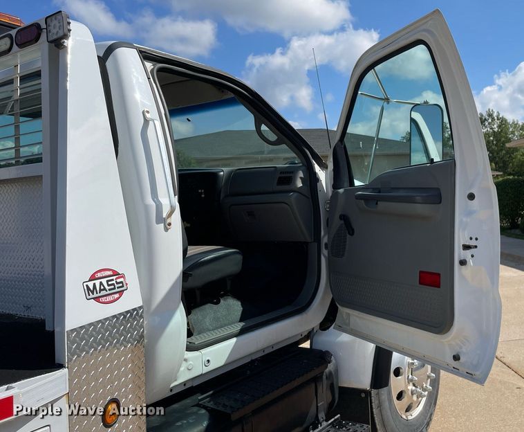 image for item DP0061 2004 Ford F750 Super Duty  flatbed truck