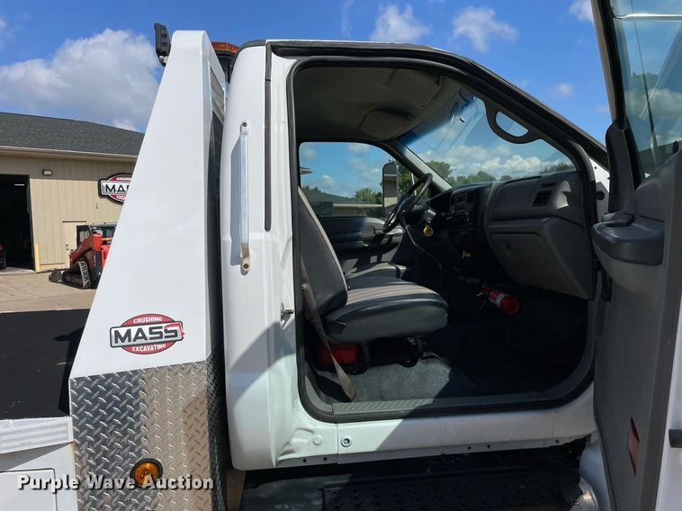 image for item DP0061 2004 Ford F750 Super Duty  flatbed truck