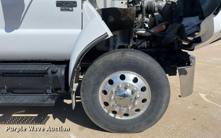 image for item DP0061 2004 Ford F750 Super Duty  flatbed truck