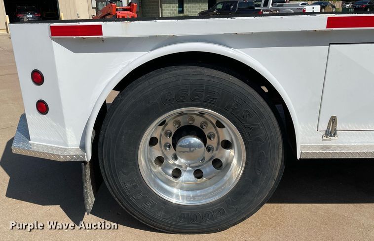 image for item DP0061 2004 Ford F750 Super Duty  flatbed truck