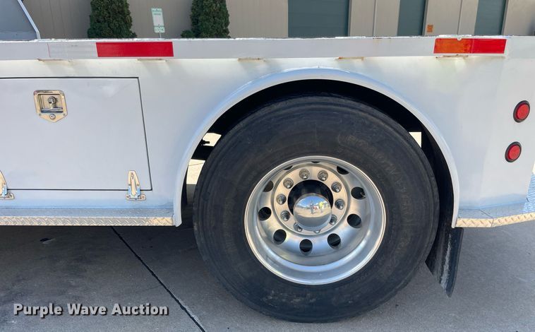 image for item DP0061 2004 Ford F750 Super Duty  flatbed truck