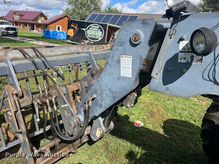 image for item DP2069 2000 New Holland LM430  telehandler