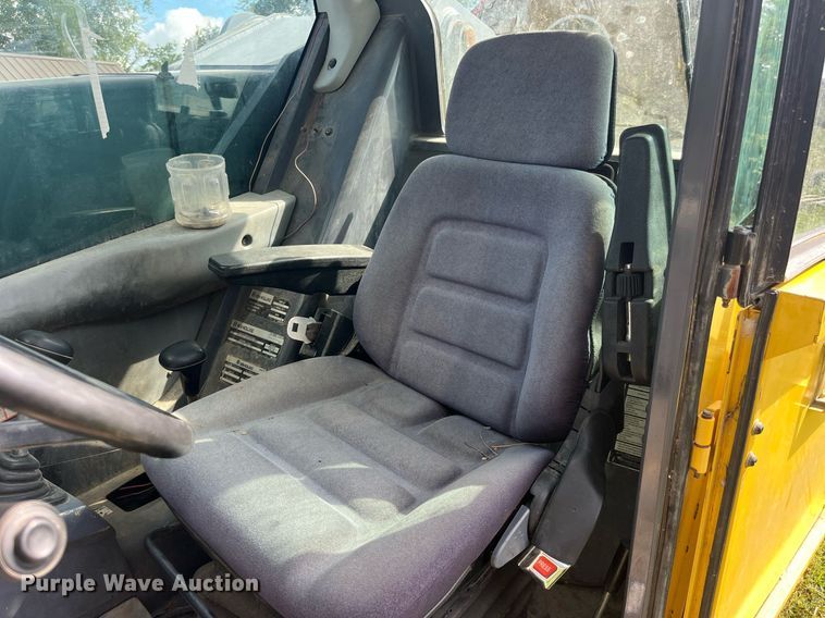 image for item DP2069 2000 New Holland LM430  telehandler