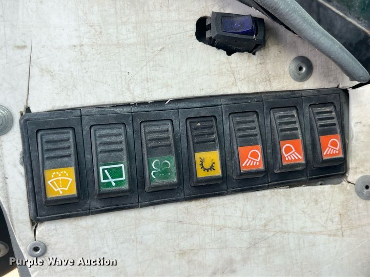 image for item DP2069 2000 New Holland LM430  telehandler