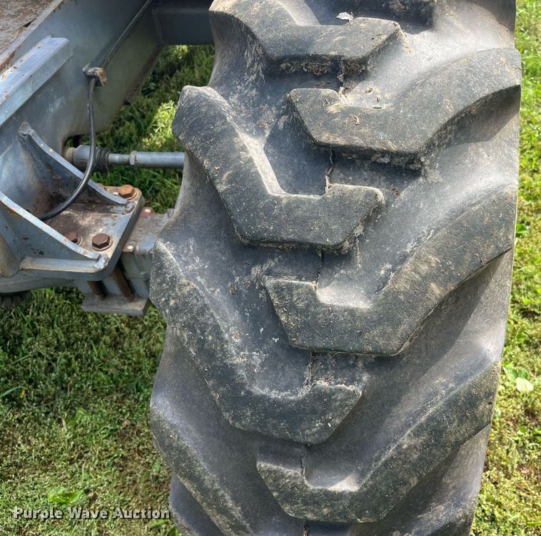 image for item DP2069 2000 New Holland LM430  telehandler