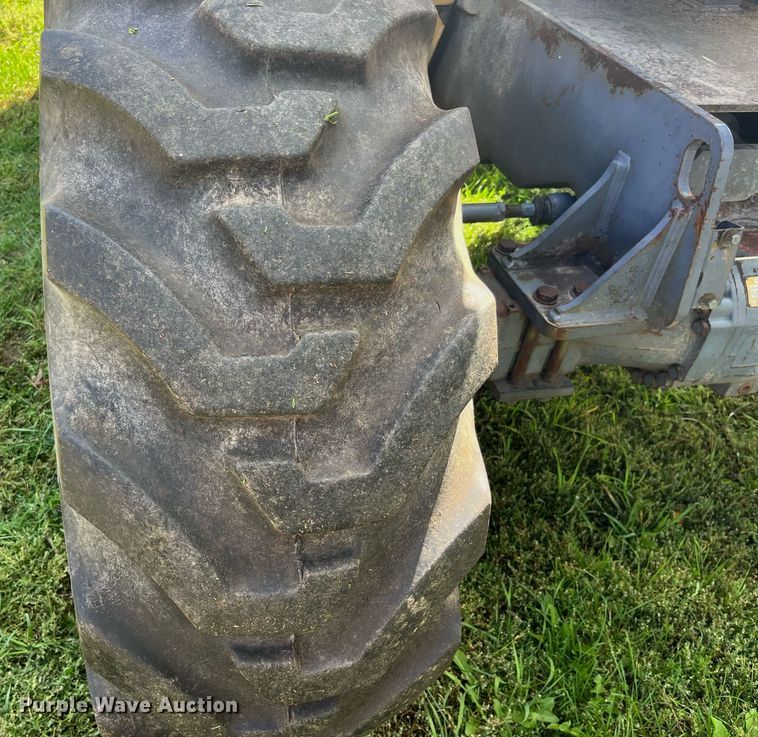 image for item DP2069 2000 New Holland LM430  telehandler