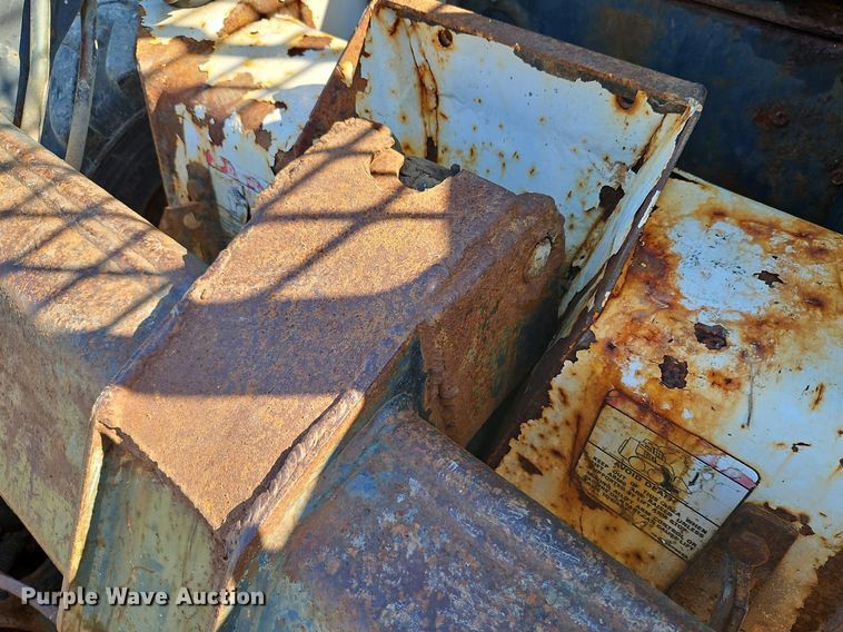 image for item DP2451 1993 Bobcat 7753  skid steer loader