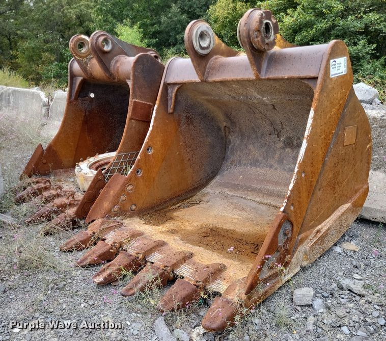 image for item DP5293 (2) excavator buckets