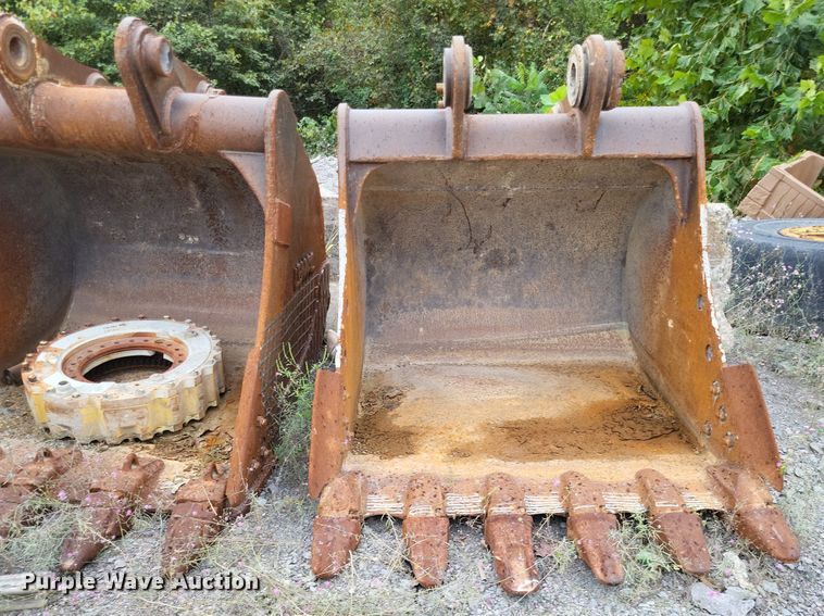 image for item DP5293 (2) excavator buckets
