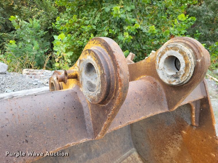 image for item DP5293 (2) excavator buckets