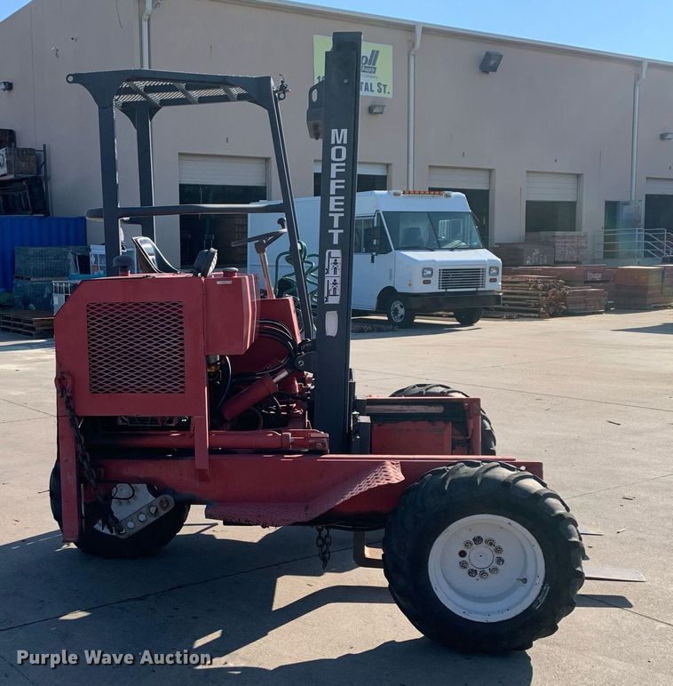image for item DP8667 1994 Moffett M5000  forklift