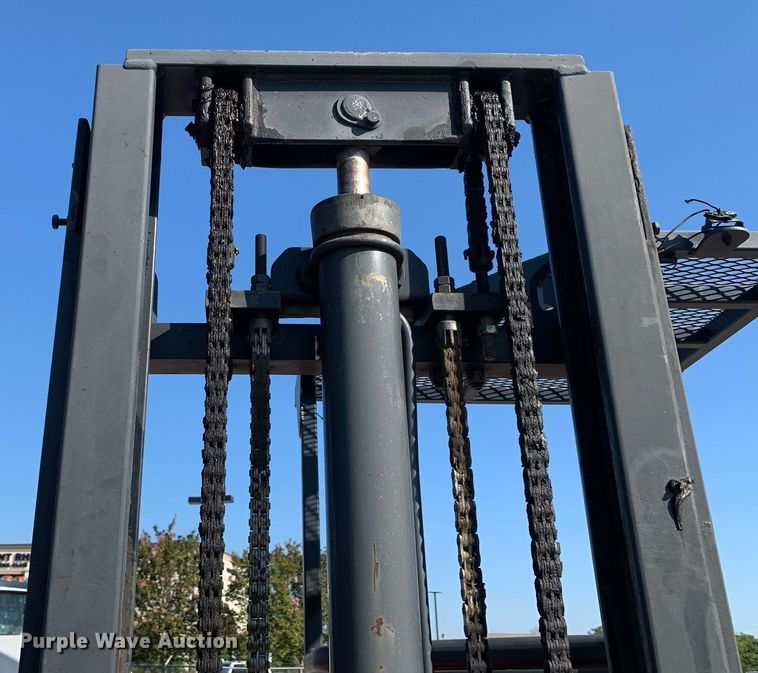 image for item DP8667 1994 Moffett M5000  forklift