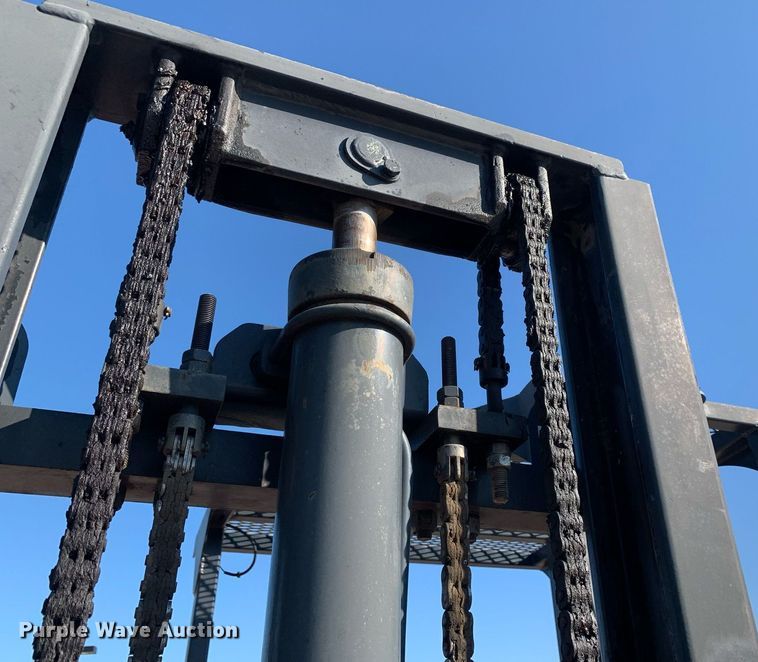 image for item DP8667 1994 Moffett M5000  forklift