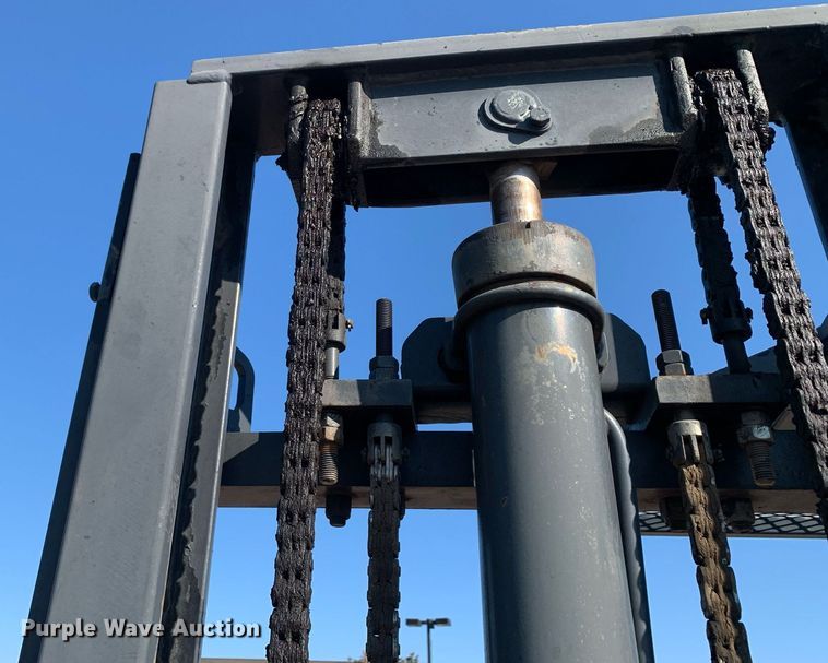 image for item DP8667 1994 Moffett M5000  forklift