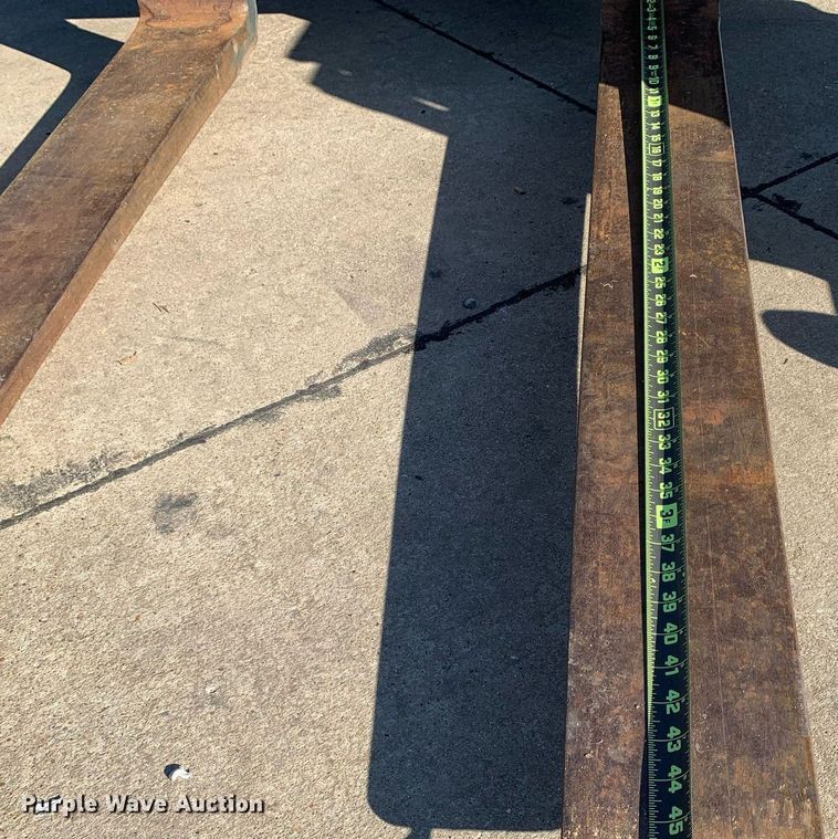 image for item DP8667 1994 Moffett M5000  forklift