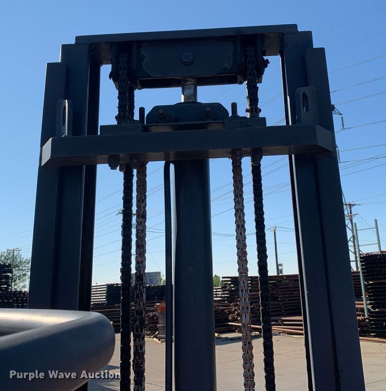 image for item DP8667 1994 Moffett M5000  forklift