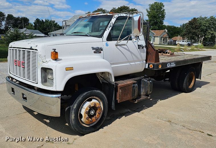 image for item DQ0213 1994 GMC TopKick LoPro  flatbed truck