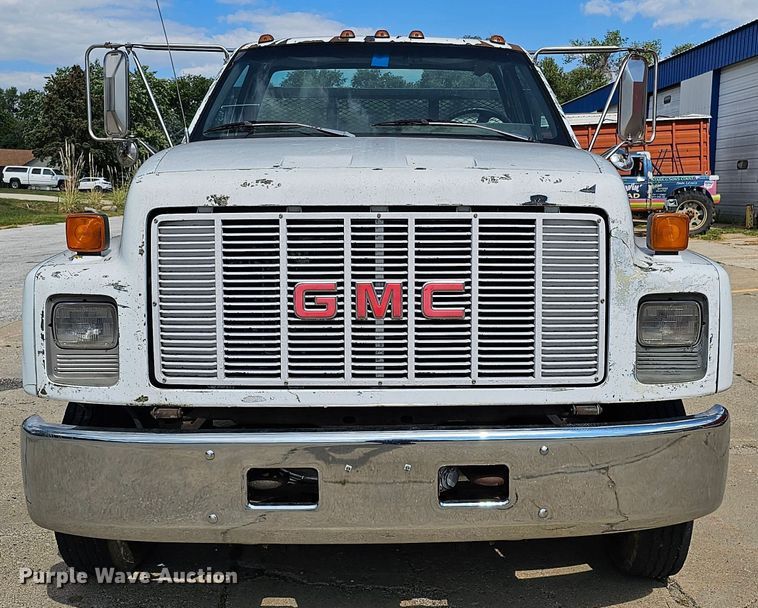 image for item DQ0213 1994 GMC TopKick LoPro  flatbed truck