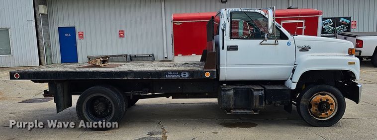image for item DQ0213 1994 GMC TopKick LoPro  flatbed truck